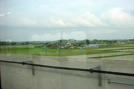 つくばエクスプレス車内から見える田園風景 [2008年5月19日撮影]