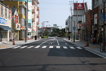 下館駅前通り イトコー前より下館駅方面を望む [2008年7月12日撮影]