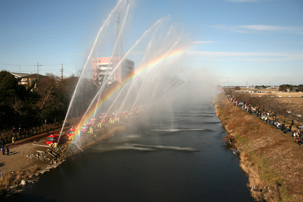 2009年消防団出初式の放水試験の様子　2009年1月4日　勤行緑地公園