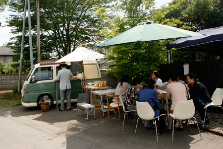 オキニイリ＆チャリティバザー 太陽と月のカフェ [2011年5月15日撮影]