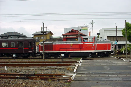 下館駅で行ったり来たりする真岡鐵道ＳＬ [2011年6月11日撮影]