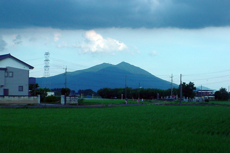空気が澄んだ日の筑波山 [2011年6月21日撮影]