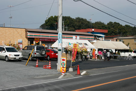 リニューアルしたセブンイレブン下館工業高校前店 [2011年10月30日撮影]