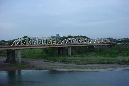 鬼怒川に架かる老朽化した川島橋 [2012年5月1日撮影]