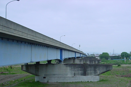 鬼怒川に架かる新川島橋 [2012年5月1日撮影]