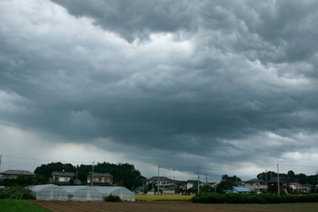 立ち込める雷雲 [2012年9月6日撮影]