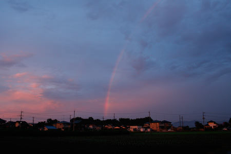 雷雨が去った後の虹 [2012年9月6日撮影]
