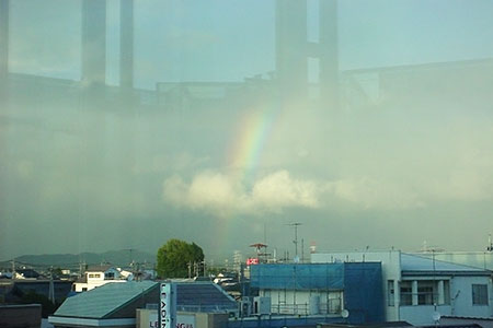 ゲリラ豪雨の跡の虹 [2012年9月17日撮影]