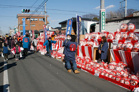 延期で20日に開催された下館大町だるま市 [2013年1月20日撮影]