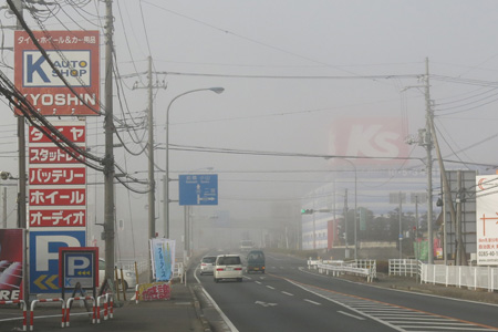 濃霧の筑西市、国道50号 [2013年1月25日撮影]