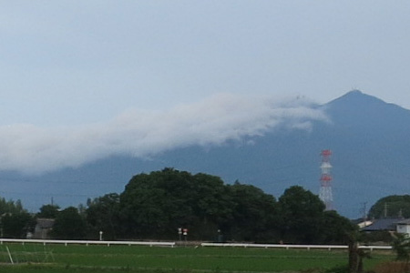 筑波山から加波山にかかる雲 [2014年6月10日撮影]