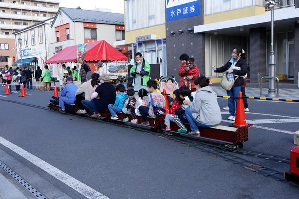 汽車汽車シュポシュポシュポシュポシュポッポ。名前忘れました。[2014年11月23日撮影]