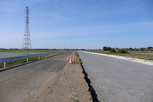 筑西幹線道路と交差する道路 [2015年5月11日撮影]