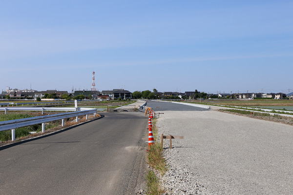 筑西幹線道路と交差する道路 [2015年5月11日撮影]