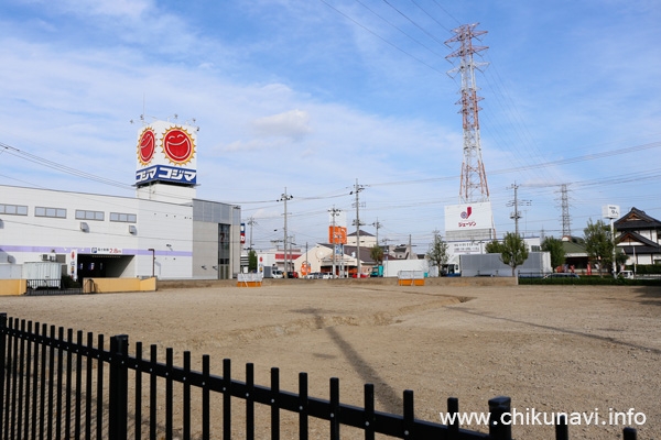 サラ地になった日本たばこ産業敷地 [2015年10月27日撮影]