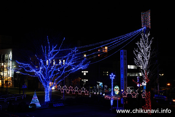 下館駅南口のイルミネーション色補正後 [2015年12月24日撮影]