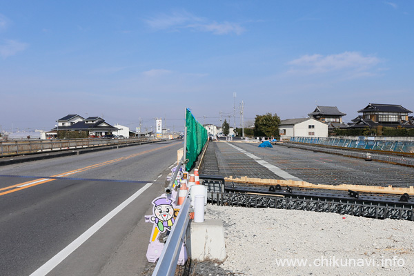 ４車線化の工事が着々と進む春日大橋 [2016年2月13日撮影]