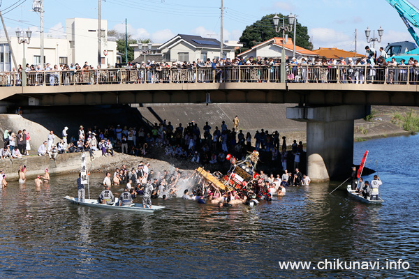 下館祇園まつり 明治神輿の川渡御 [2016年7月31日撮影]