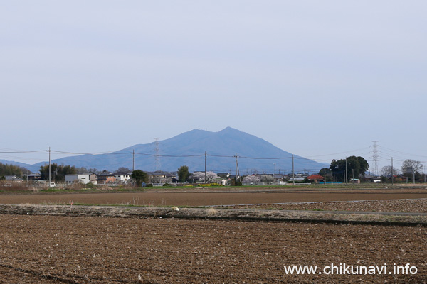 道の駅の建設予定地からの筑波山 [2017年4月10日撮影]