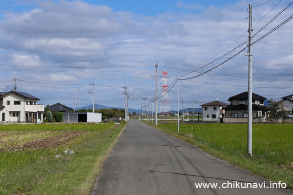 セブンイレブンの南側の道路を直進 [2022年10月14日撮影]