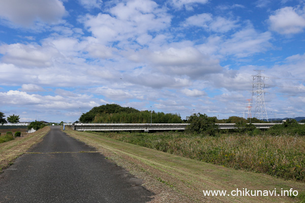 小貝川西側(右岸)堤防 [2022年10月14日撮影]