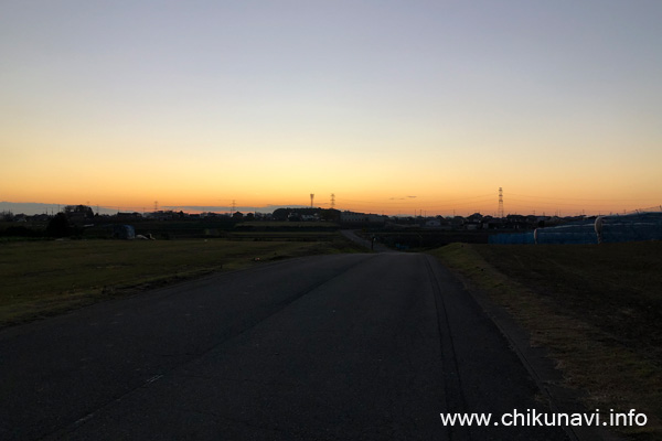 フルーツ通りからの夕日 [2022年11月27日撮影]