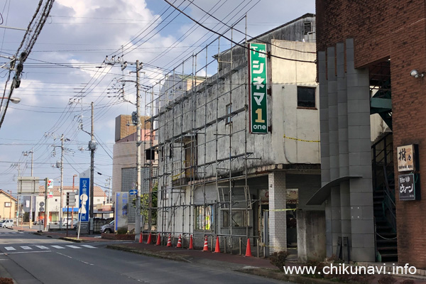 解体に向けて足場が設置された下館シネマ１ [2023年3月10日撮影]