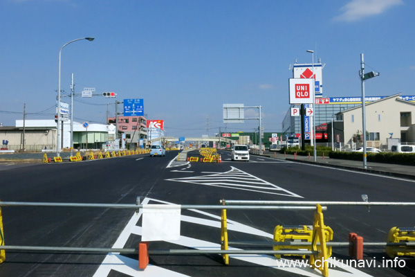 すき家前の横断歩道から東を向いて撮った国道50号 [2023年3月15日撮影]