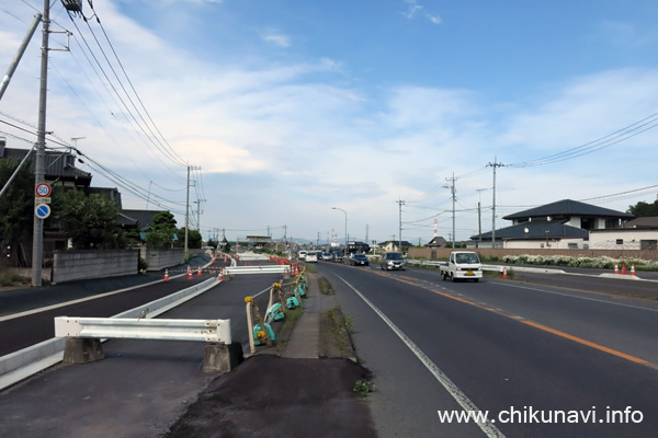 下館跨線橋に続く国道50号 [2023年5月6日撮影]