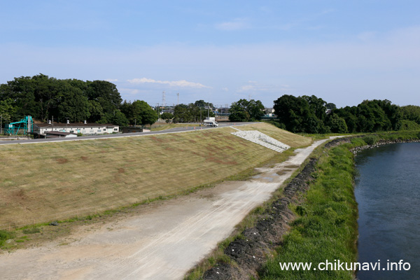 鬼怒川の堤防 [2023年5月27日撮影]