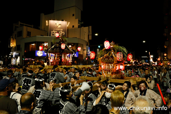 下館祇園まつり　駅前を渡御する明治神輿と姫神輿             [2023年7月28日撮影]