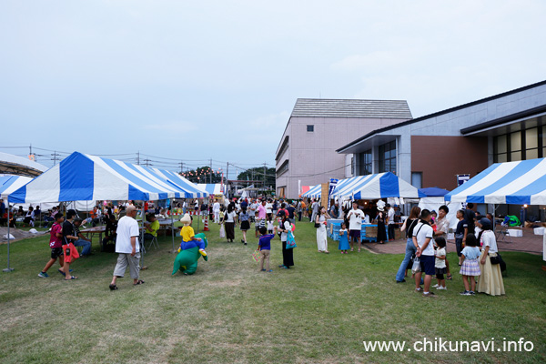 人で賑わう関城の祭典 どすこいペア [2023年8月20日撮影]