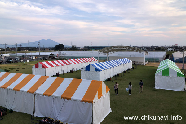 ちくせい花火大会 テントが張られた 道の駅 芝生広場