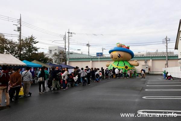 行列が出来ていたちっくんふわふわ [2023年10月29日撮影]