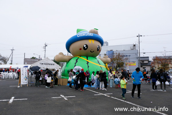 しもだて商工まつり ちっくんフワフワ [2023年11月12日撮影]