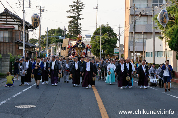 下館祇園まつり 下館小学校前を渡御する明治神輿 [2025年7月25日撮影]