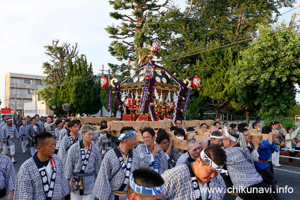 下館祇園まつり 下館小学校前を渡御する明治神輿 [2025年7月25日撮影]