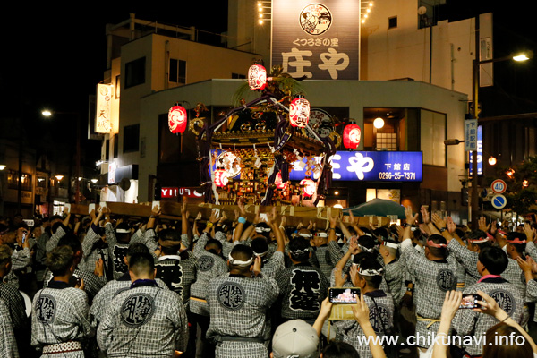 下館祇園まつり 下館駅前を渡御する平成神輿 [2025年7月25日撮影]
