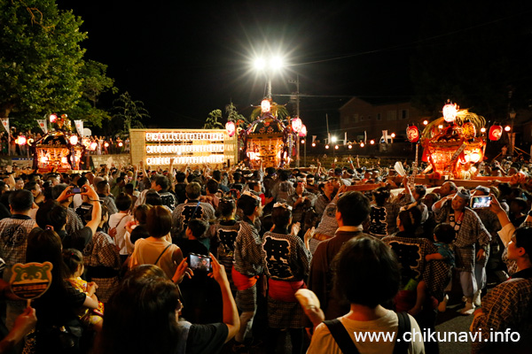 下館祇園まつり 御仮屋前でどっこいする明治神輿と平成神輿と姫神輿 [2025年7月25日撮影]