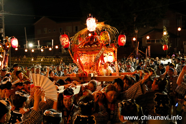 下館祇園まつり 御仮屋前でどっこいする姫神輿                     [2025年7月25日撮影]