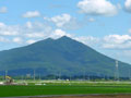 空気が澄んだ日の筑波山　いつもより近くに感じられる筑波山。常陽製菓近くより撮影。