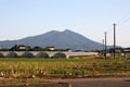 県西総合公園前から筑波山を望む。