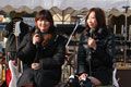 小栗判官まつり 三上和美トークショー＆レースクィーン　左から、千代 由希菜 さん、大盛 江美 さん