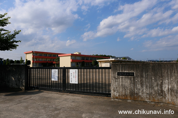 新治小学校