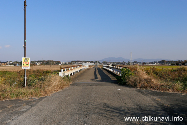 石塔橋 (奥が東)