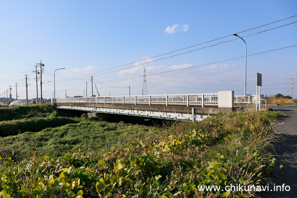 南石塔橋 (奥が北西)