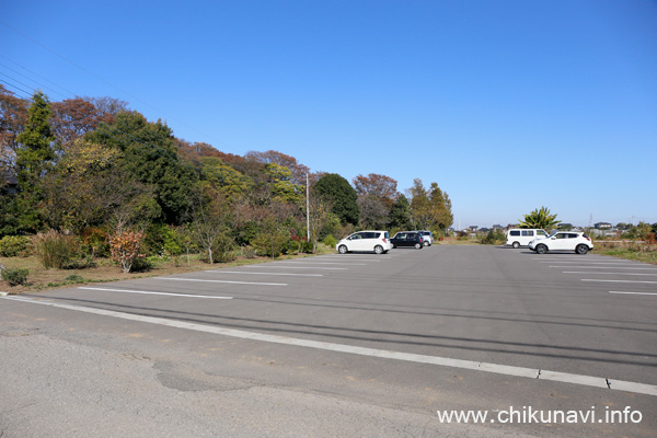 東にあるの最勝寺の駐車場 [2023年11月16日撮影]