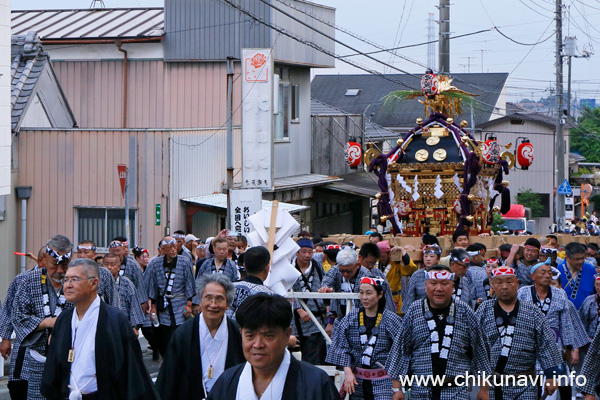 下館祇園まつり 江戸坂を渡御する明治神輿 [2025年7月24日撮影]