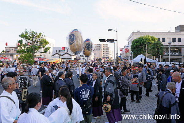 下館祇園まつり 神輿を先導する提灯や氏子や神主の皆さん [2025年7月26日撮影]