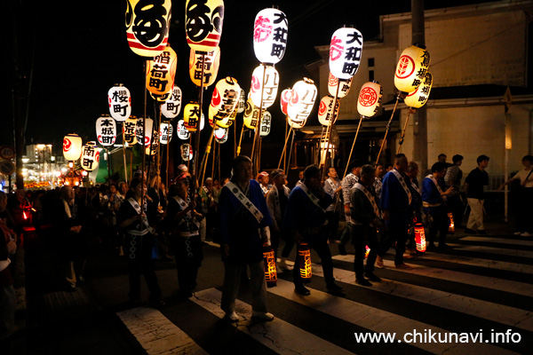 下館祇園まつり 巽坂を先導する高張提灯 [2025年7月26日撮影]